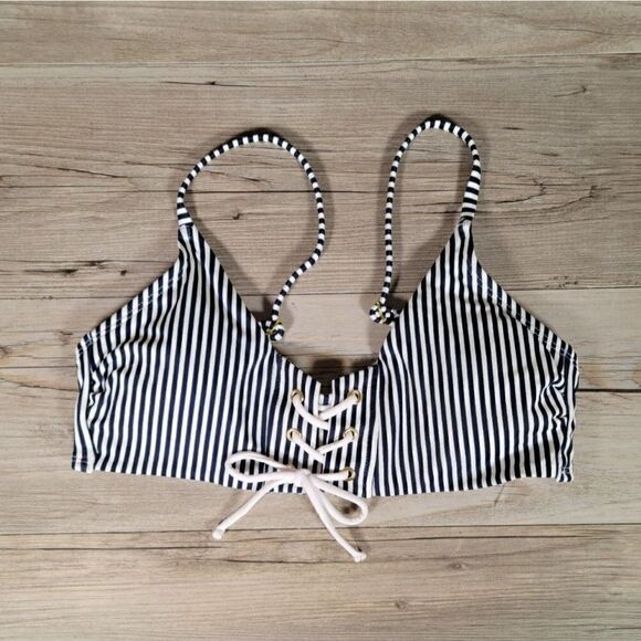 XhilarationāJuniors'āLace-upāFrontĀ BlueāStripeāBikiniāTopāSzāL - Picture 2 of 13